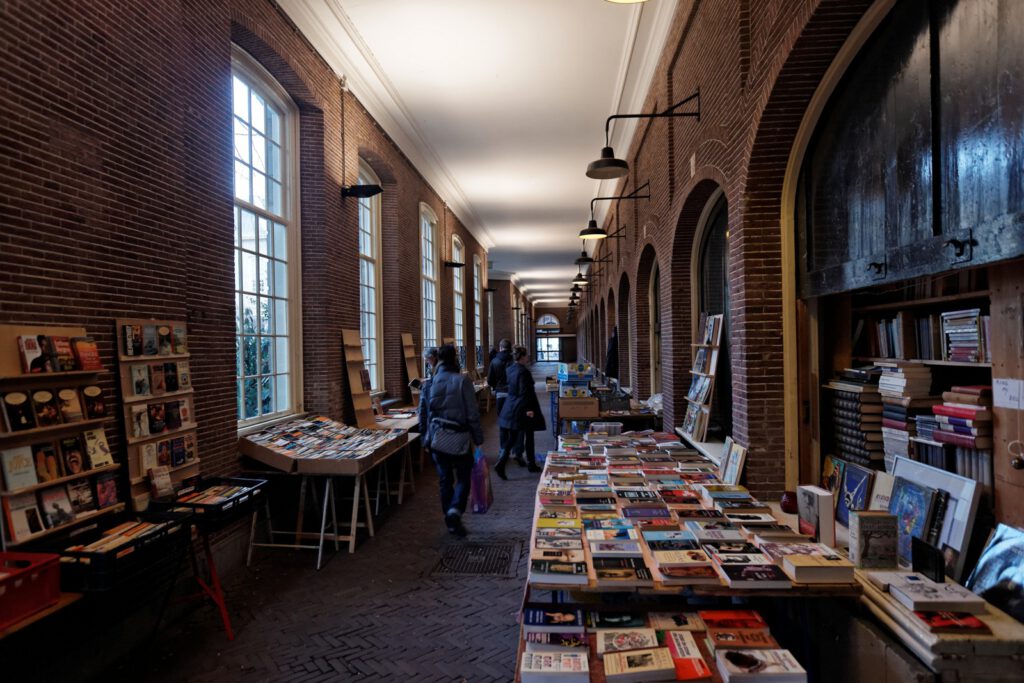 picture-of-books-market-in-Amsterdam-with-book-stalls
