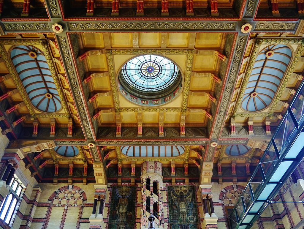 Interior-decorations-station-hall-Groningen-Central-Station