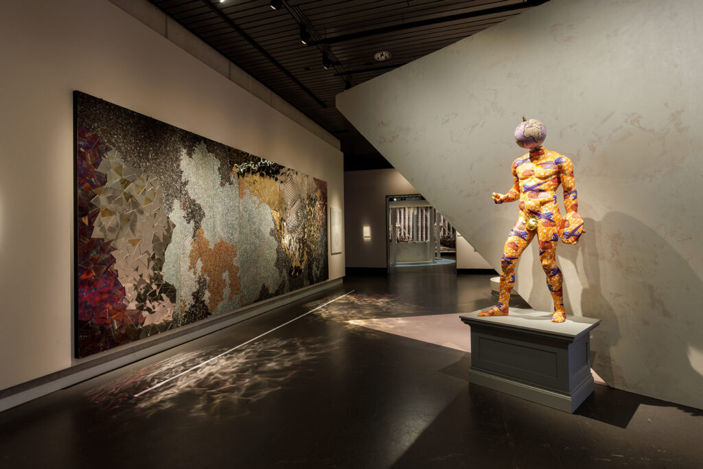 Press-photo-of-artworks-at-wereldmuseum-leiden-in-brilliant-light-exhibition