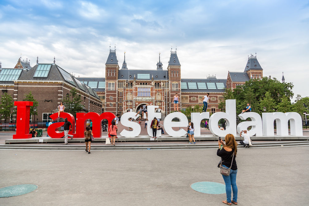 i-amsterdam-letters-tourist-attraction