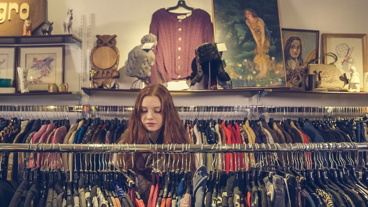 Woman-looking-at-vintage-clothes-in-a-vintage-store-in-the-hague