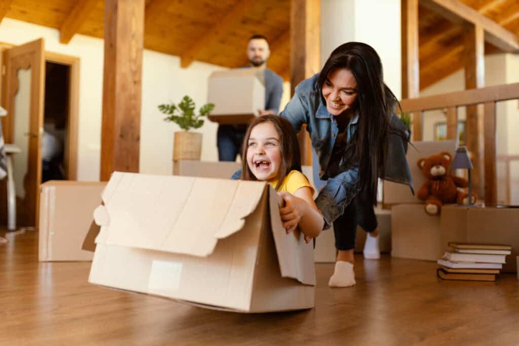 photo-of-child-in-box-being-pushed-by-mother-while-moving-into-house-with-home-insurance-in-the-Netherlands